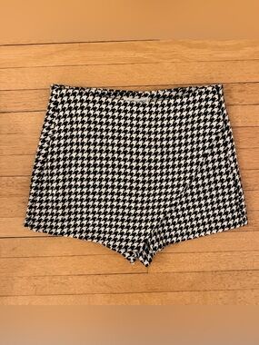 She and Sky Black & White Houndstooth Knit Shorts NWT
